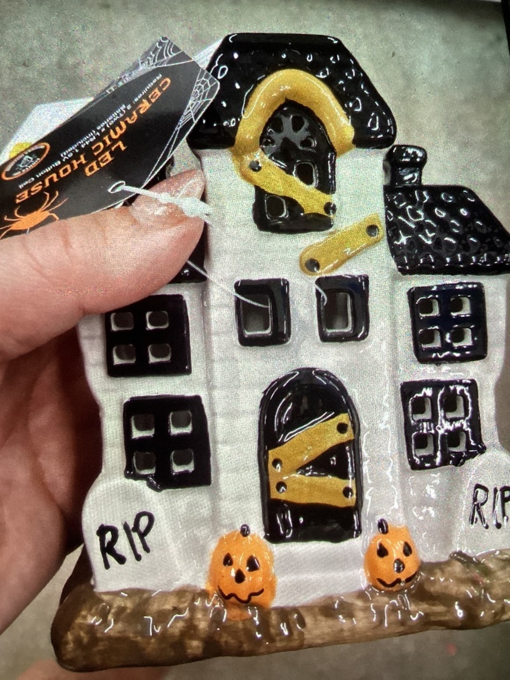 New Halloween Haunted House - lights up